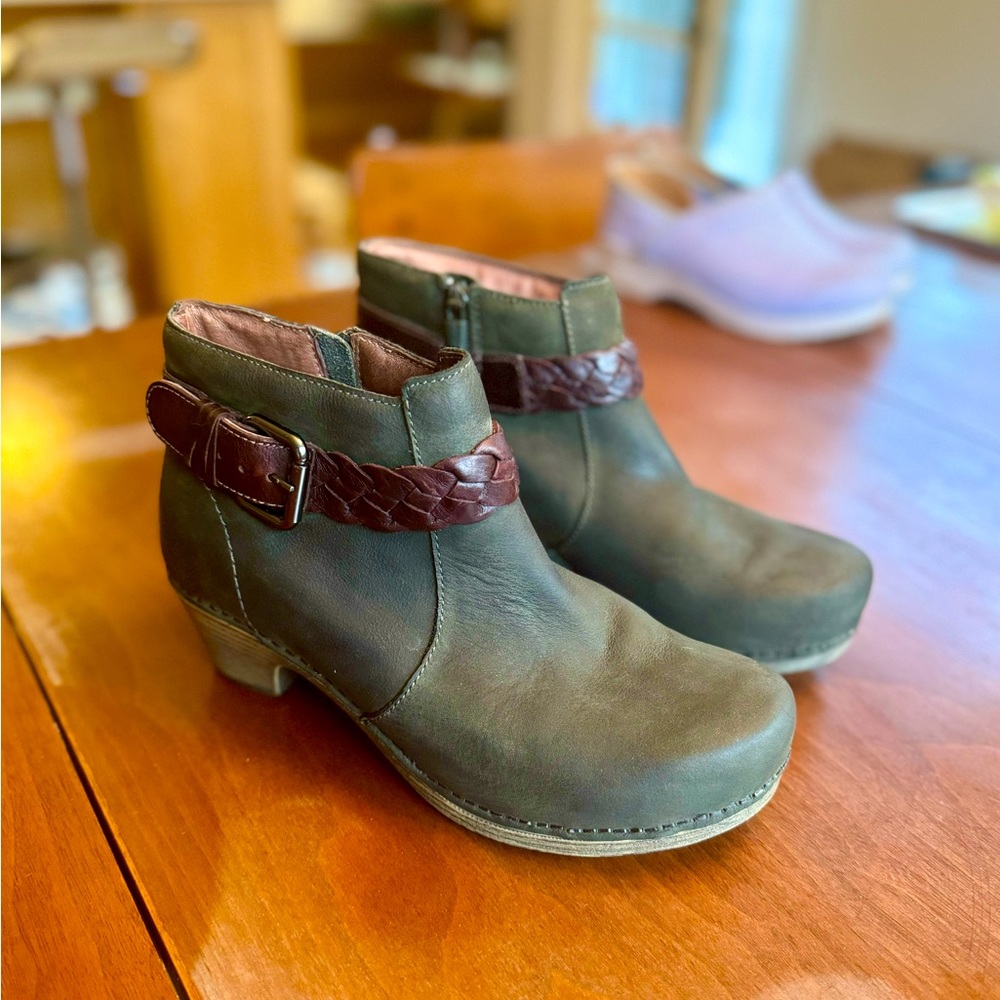 DANSKO Michelle Boots - GREEN - Great Condition! Size 8.5 / 39 💚💚💚🎄